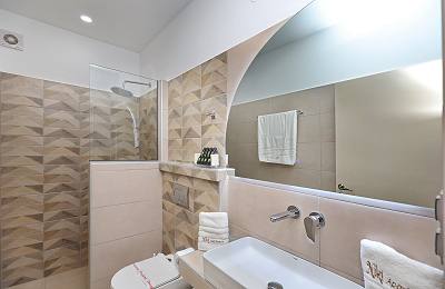 Room 4 (Apartment)